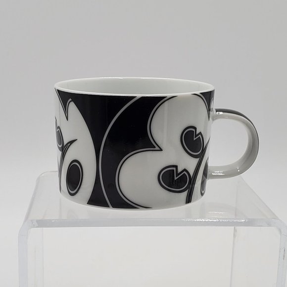 Disney Dimensions Japan - Black & White Mickey cups & saucers - Picture 11 of 16